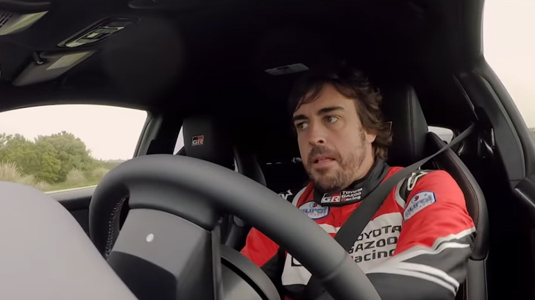 Ενθουσιάστηκε με το GR Yaris ο Fernando Alonso